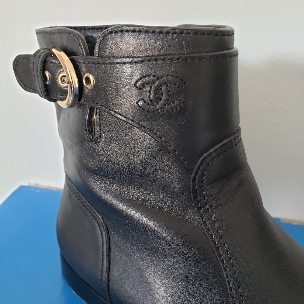 Authentic CHANEL All Leather big logo Classic ankle boots with side zipper 37c